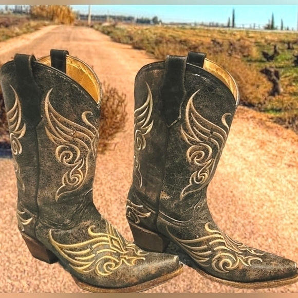Circle G Vintage Distressed Cowboy Boots - Picture 1 of 16